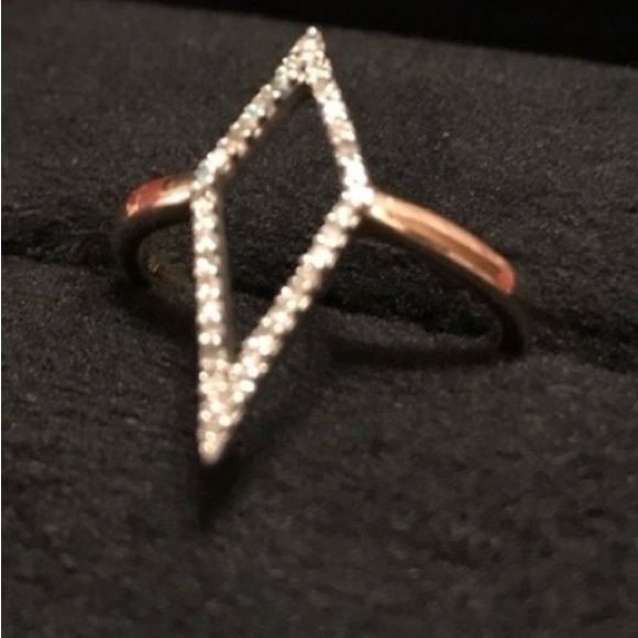 Elegant Gold and Silver Diamond Ring - Picture 2 of 5